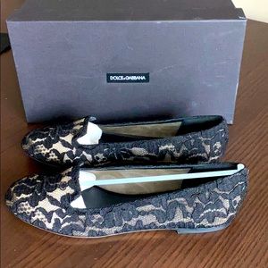 Beautiful classic lace flats